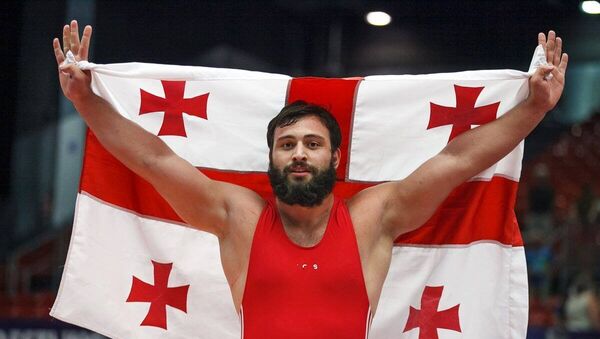 Звиад Патаридзе (-120 кг) завоевал золотую медаль на молодежном чемпионате Мира (2016) - Sputnik Грузия
