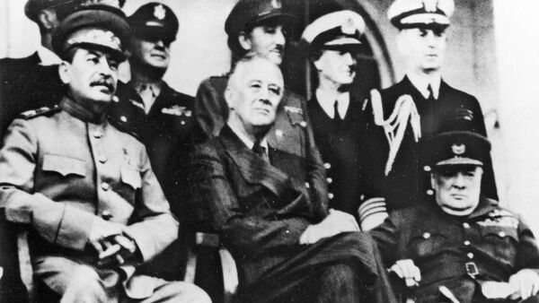 Иосиф Сталин, Франклин Рузвельт и Уинстон Черчилль - Sputnik Грузия