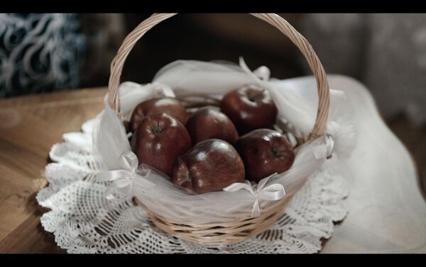 Кадр из фильма Красные яблоки - Sputnik Грузия