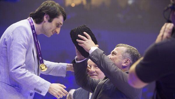 Баадур Джобава получает индивидуальную золотую медаль на всемирной шахматной Олимпиады в Баку - Sputnik Грузия