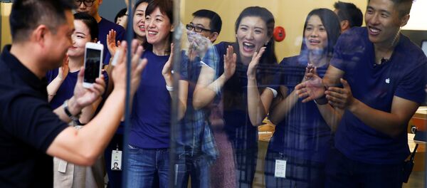 Старт продаж iPhone 7 в Китае - Sputnik Грузия