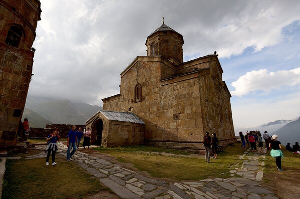 Гергетская церковь Святой Троицы, расположенная высоко в горах в Казбегском районе. - Sputnik Грузия