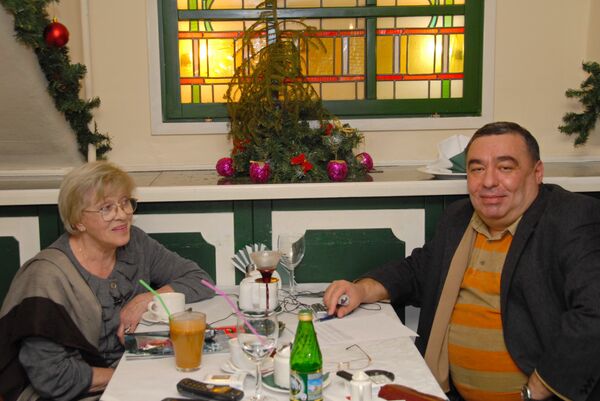 Актриса Алиса Фрейндлих и журналист Бесик Пипия в Санкт-Петербурге  - Sputnik Грузия