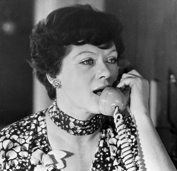 Актриса Алиса Фрейндлих в роли Людмилы Прокофьевны в фильме Эльдара Рязанова Служебный роман. - Sputnik Грузия