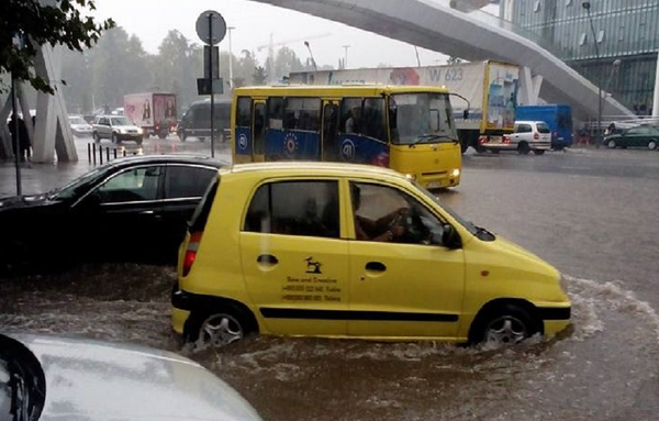 ძლიერი წვიმა თბილისში - Sputnik საქართველო