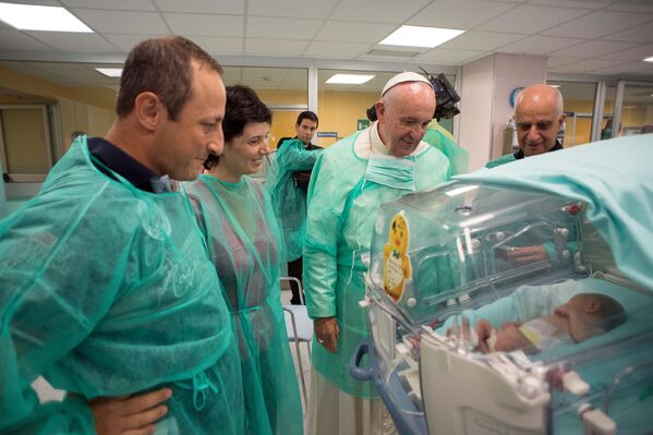 Папа Римский Франциск во время посещения госпиталя Святого Джованни в Риме, Италия. - Sputnik Грузия