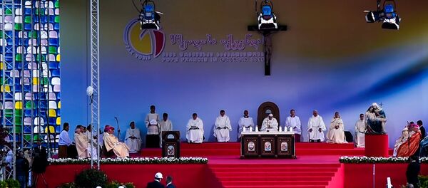 რომის კათოლიკური ეკლესიის წინამძღოლმა თბილისში მესა ჩაატარა რომის კათოლიკური ეკლესიის წინამძღოლმა თბილისში მესა ჩაატარა - Sputnik საქართველო