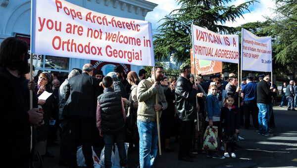 В Тбилиси протестовали против визита Папы Римского - Sputnik Грузия