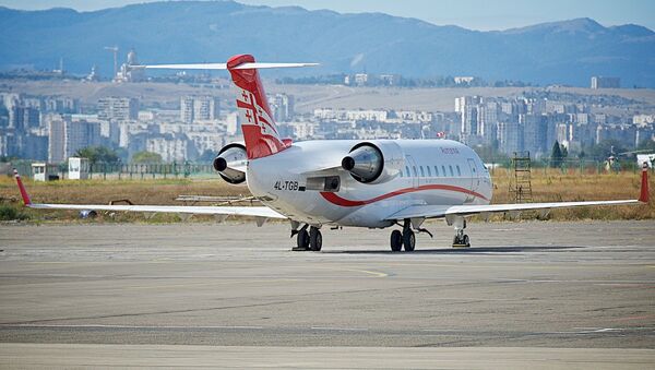 Самолет грузинских авиалиний Airzena Georgian Airways в тбилисском аэропорту - Sputnik საქართველო