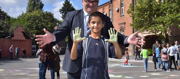 Александр Джеджелава на «Фестивале рисования мелом» Александр Джеджелава на «Фестивале рисования мелом» - Sputnik Грузия