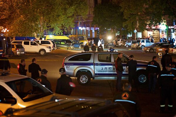 Полицейское оцепление вокруг места взрыва в центре Тбилиси. - Sputnik Грузия
