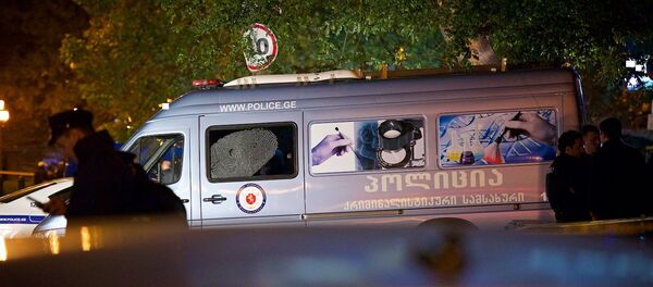 Криминалисты и сотрудники чрезвычайных служб работают на месте взрыва в столице Грузии - Sputnik Грузия
