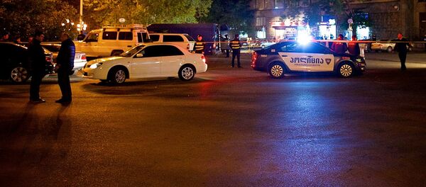 Криминалисты и сотрудники чрезвычайных служб работают на месте взрыва в столице Грузии - Sputnik Грузия