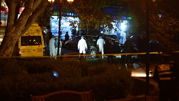 Следователи в поиске улик на месте взрыва в центре Тбилиси - Sputnik Грузия