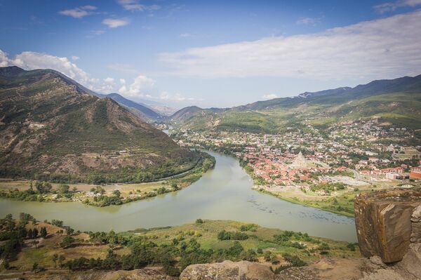 Михаил Лермонтов: Там, где сливаяся шумят, обнявшись, будто две сестры, Струи Арагвы и Куры… - Sputnik Грузия