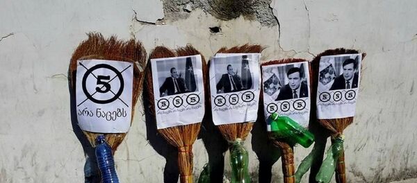 საარჩევნო ბლოკ „თოფაძე - მრეწველები, ჩვენი საქართველოს“ წარმომადგენლებმა ექს-პრეზიდენტის საწინააღმდეგო აქცია გამართეს - Sputnik საქართველო