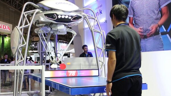 Робот для конвейеров мастерски сыграл в пинг-понг на выставке в Японии - Sputnik Грузия