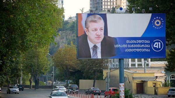 Предвыборный плакат правящей партии Грузинская мечта с портретом Георгия Квирикашвили - Sputnik Грузия