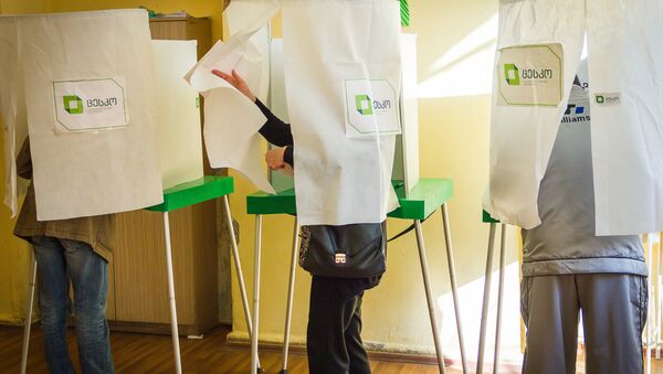 Работа избирательного участка на парламентских выборах в Грузии - Sputnik Грузия