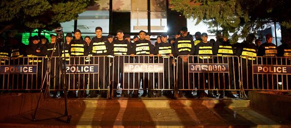 Полицейский кордон у здания ЦИК Грузии - Sputnik Грузия