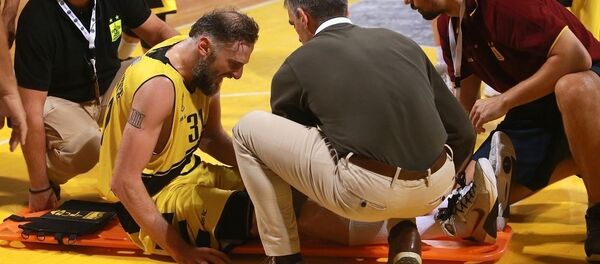 Баскетбол. Игрок греческого клуба Арис Виктор Саникидзе получил травму - Sputnik Грузия