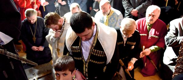 მორწმუნეები სვეტიცხოველში მცხეთობა-სვეტიცხოვლობის დღესასწაულზე - Sputnik საქართველო