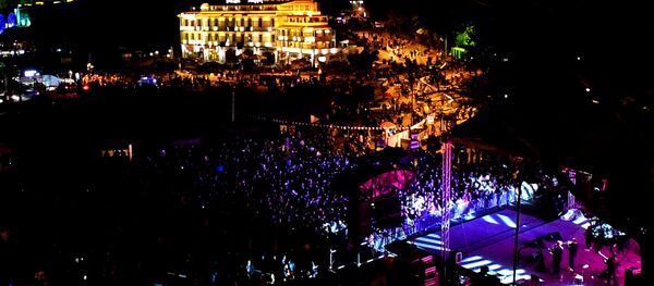 თბილისობისადმი მიძღვნილ კონცერტზე ასობით ადამიანი შეიკრიბა თბილისობისადმი მიძღვნილ კონცერტზე ასობით ადამიანი შეიკრიბა - Sputnik საქართველო