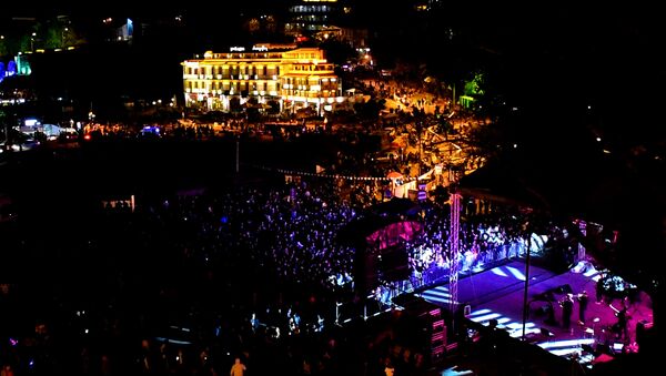 Сотни людей собрались на концерте, посвященном Тбилисоба - Sputnik Грузия