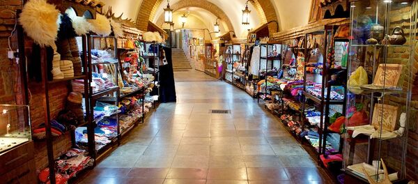 Сувенирная лавка в центре столицы Грузии на Мейдане - Sputnik Грузия