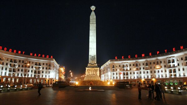 Ночной вид площади Победы в городе Минске - Sputnik Грузия