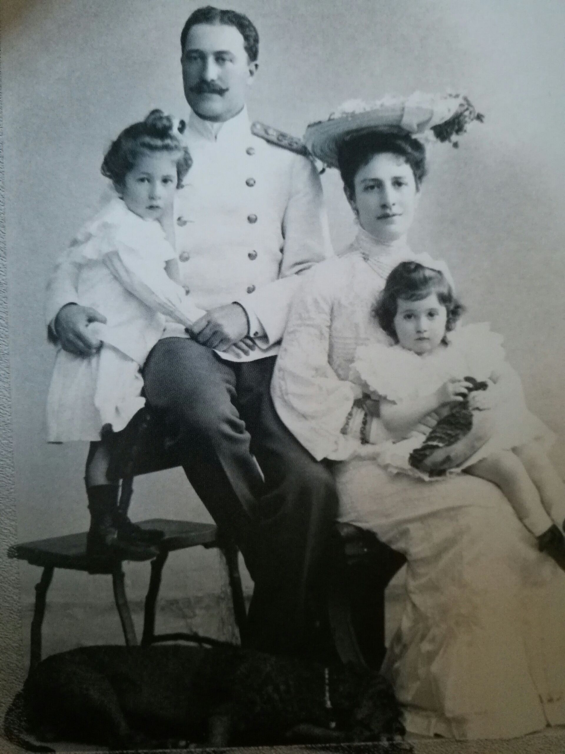 Князь Иван Ратишвили с семьей - Sputnik Грузия, 1920, 30.07.2022