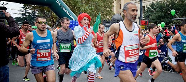 В тбилисском марафоне участвовали даже сказочные персонажи - Sputnik Грузия