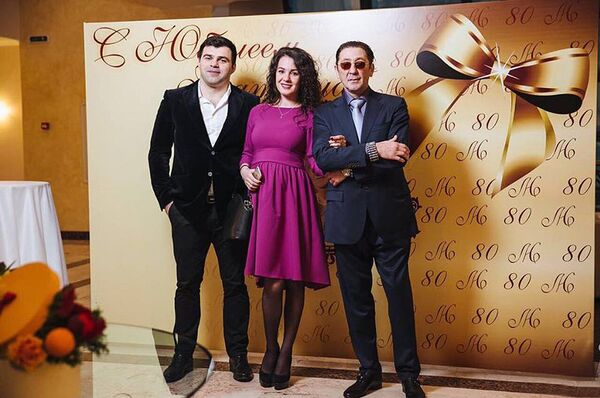 Нико Неман (слева) и Григорий Лепс (справа) на торжественном вечере - Sputnik Грузия