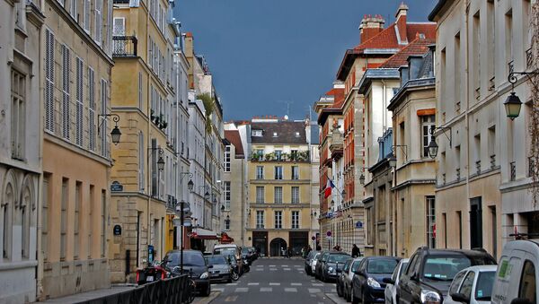 Паркинг на одной из улиц в Париже - Sputnik Грузия