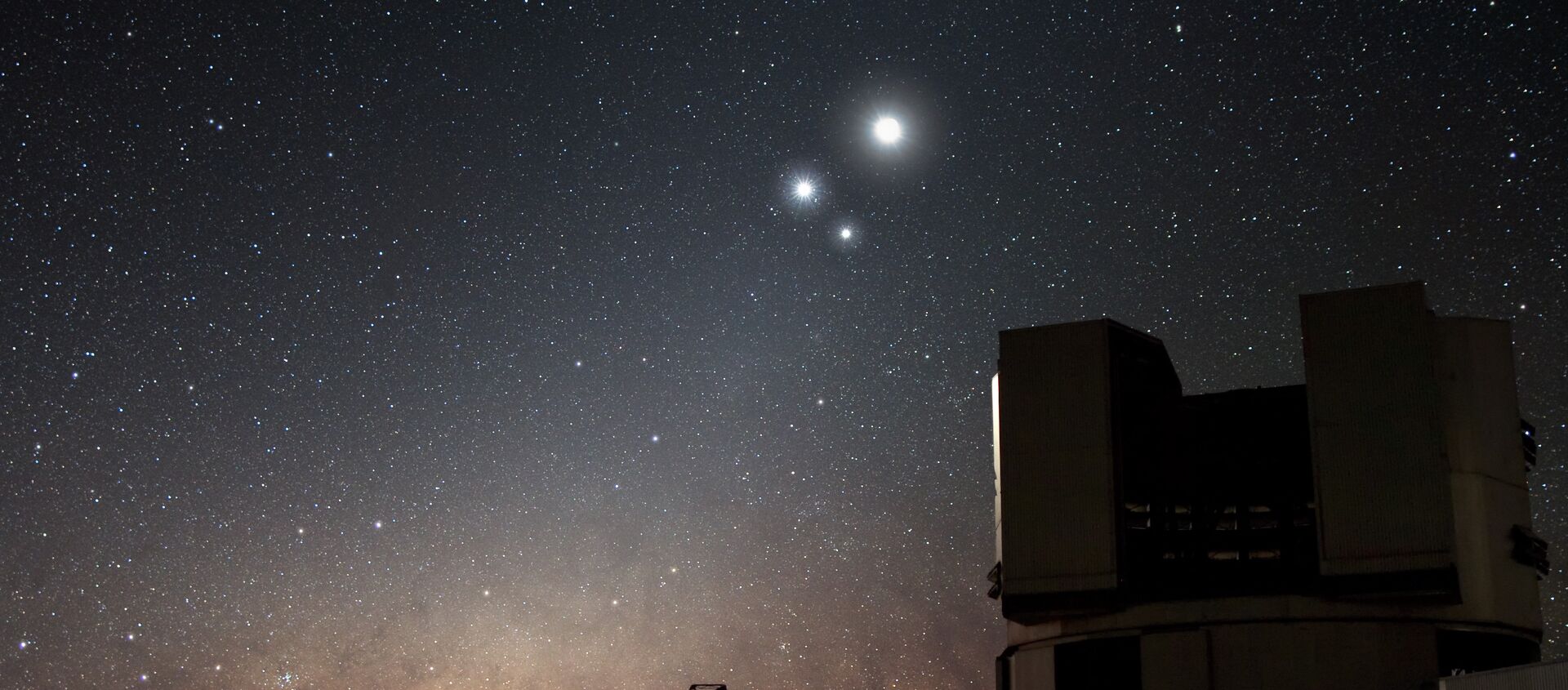 პარანალის ობსერვატორიიდან გადაღებული „პლანეტების პაემანი“: მთვარე იუპიტერსა და ვენერას შორის - Sputnik საქართველო, 1920, 07.09.2018