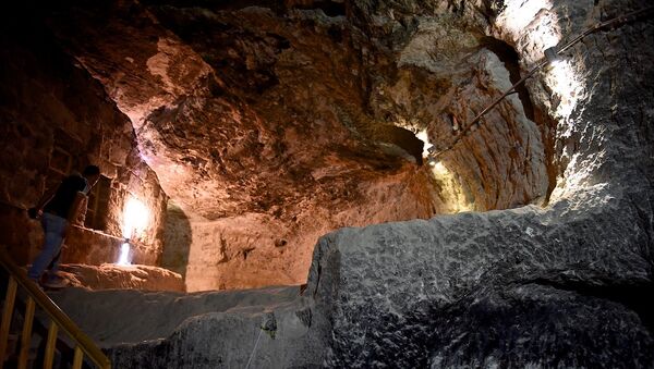 Подземные тоннели в пещерном комплексе Вардзия, ведущие к храму Успения Богородицы - Sputnik Грузия