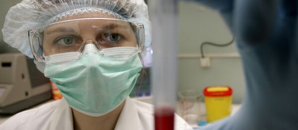 Сотрудница вирусологической лаборатории Центра по профилактике и борьбе со СПИДом и инфекционными заболеваниями - Sputnik Грузия