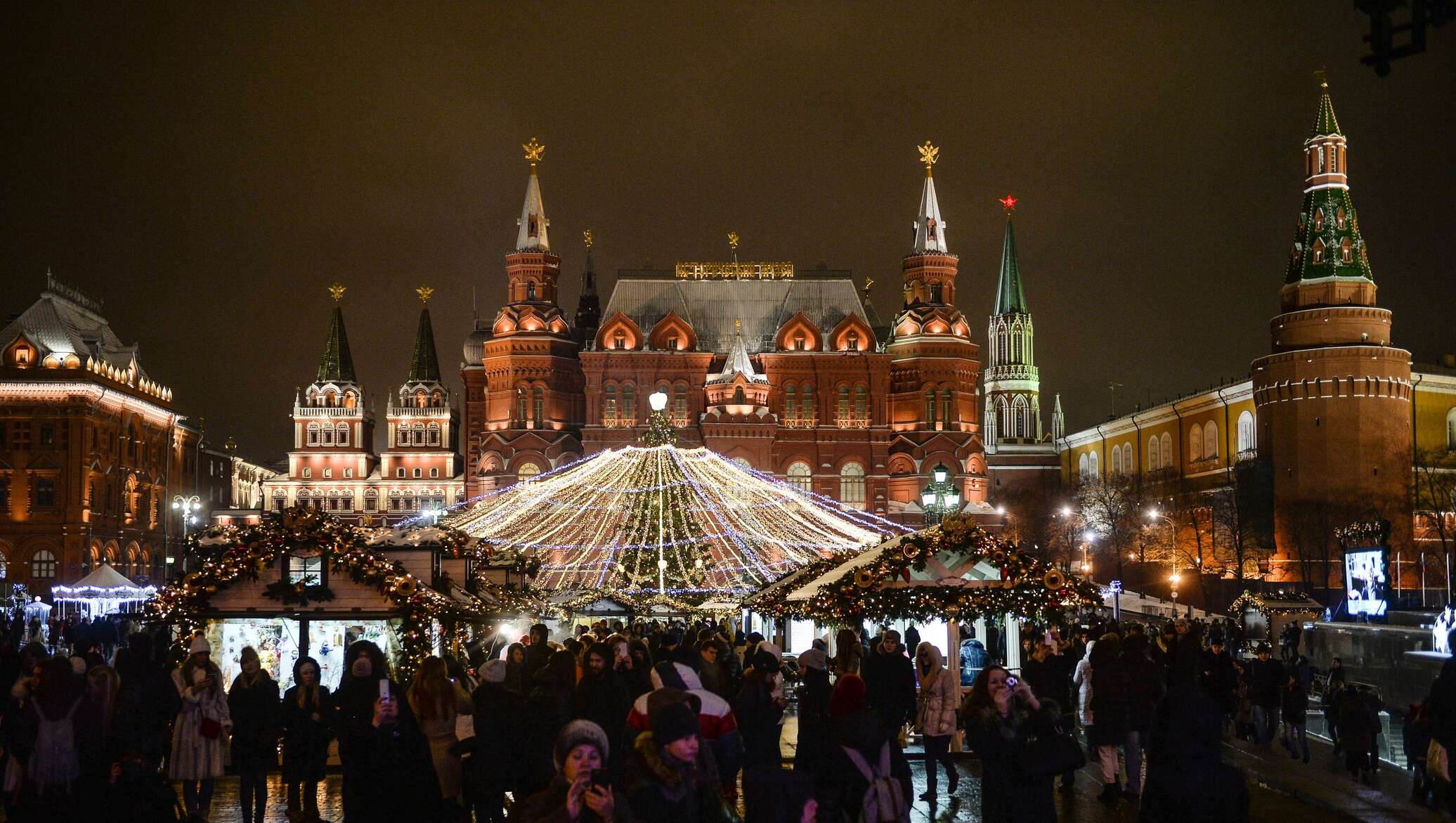 Новогодняя красная площадь в москве. Охотный ряд красная площадь. Охотный ряд Москва зимой. Охотный ряд 2020. Новогодняя Москва красная площадь.