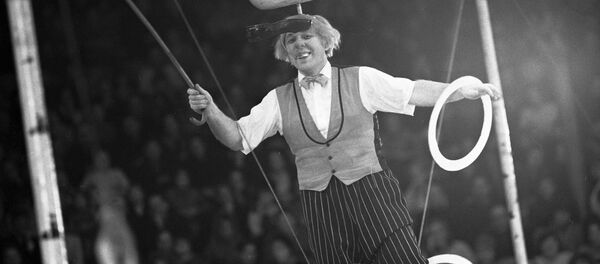 Клоун Олег Попов на канате во время выступления в цирке - Sputnik Грузия
