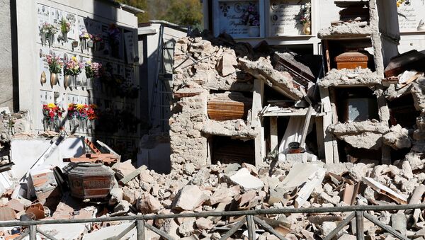 Разрушенное землетрясением кладбище в одном из сел в Центральной Италии - Sputnik Грузия