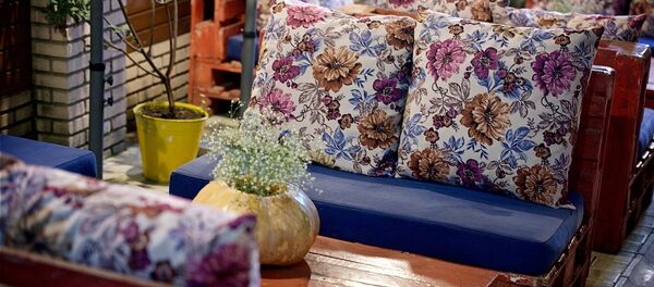 В одном из тбилисских кафе - Sputnik Грузия