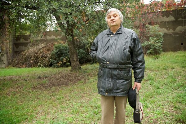 Михаил Уркевич на территории Евангелическо-лютеранской церкви в столице Грузии Михаил Уркевич на территории Евангелическо-лютеранской церкви в столице Грузии - Sputnik Грузия