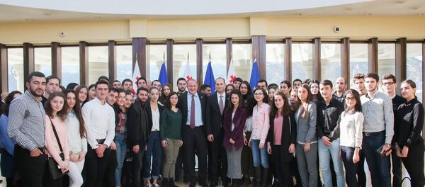 მარგველაშვილი სტუდენტებთან ერთად მარგველაშვილი სტუდენტებთან ერთად - Sputnik საქართველო