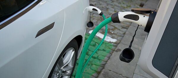 Первая станция по зарядке электромобилей в центре столицы Грузии - Sputnik Грузия