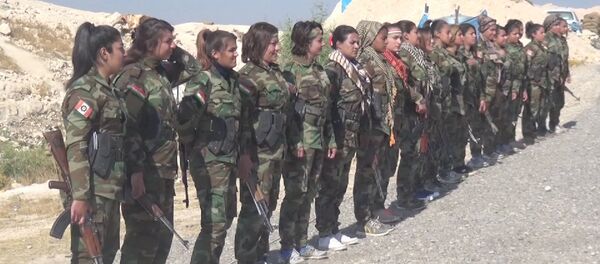 Девушки против боевиков ИГ: как готовят женский батальон в Мосуле Девушки против боевиков ИГ: как готовят женский батальон в Мосуле - Sputnik Грузия