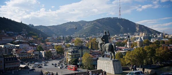 Общий вид на Тбилиси от памятника царю Вахтангу Горгасали - Sputnik Грузия