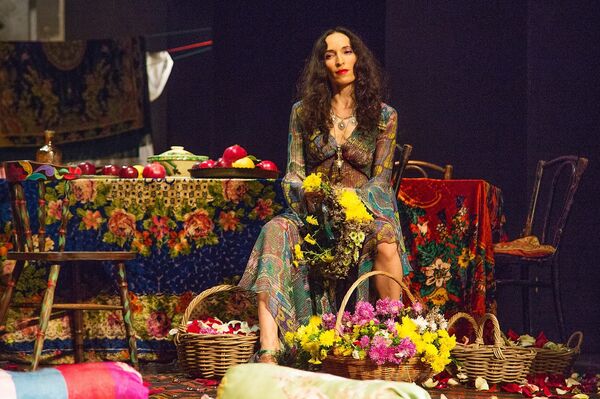 Перформанс Ирины Шарикидзе на Mercedes-Benz Fashion Week Tbilisi - Sputnik Грузия