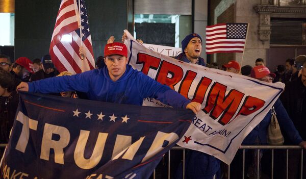 Сторонники Дональда Трампа во время выборов президента США - Sputnik Грузия