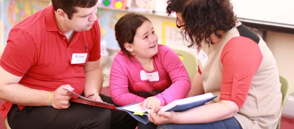 ბავშვი დედასთან და მამასთან ერთად ბავშვი დედასთან და მამასთან ერთად - Sputnik საქართველო