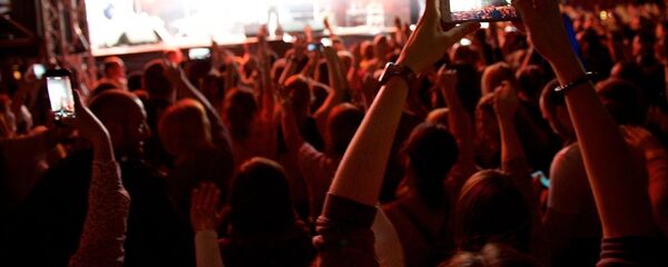 Зрители на концерте в столице Грузии - Sputnik Грузия